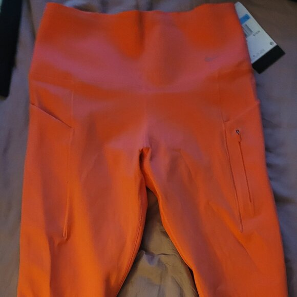 BRAND NEW NIKE LEGGINGS! NEVER WORN! TAGS STILL ATTACHED - Picture 1 of 5